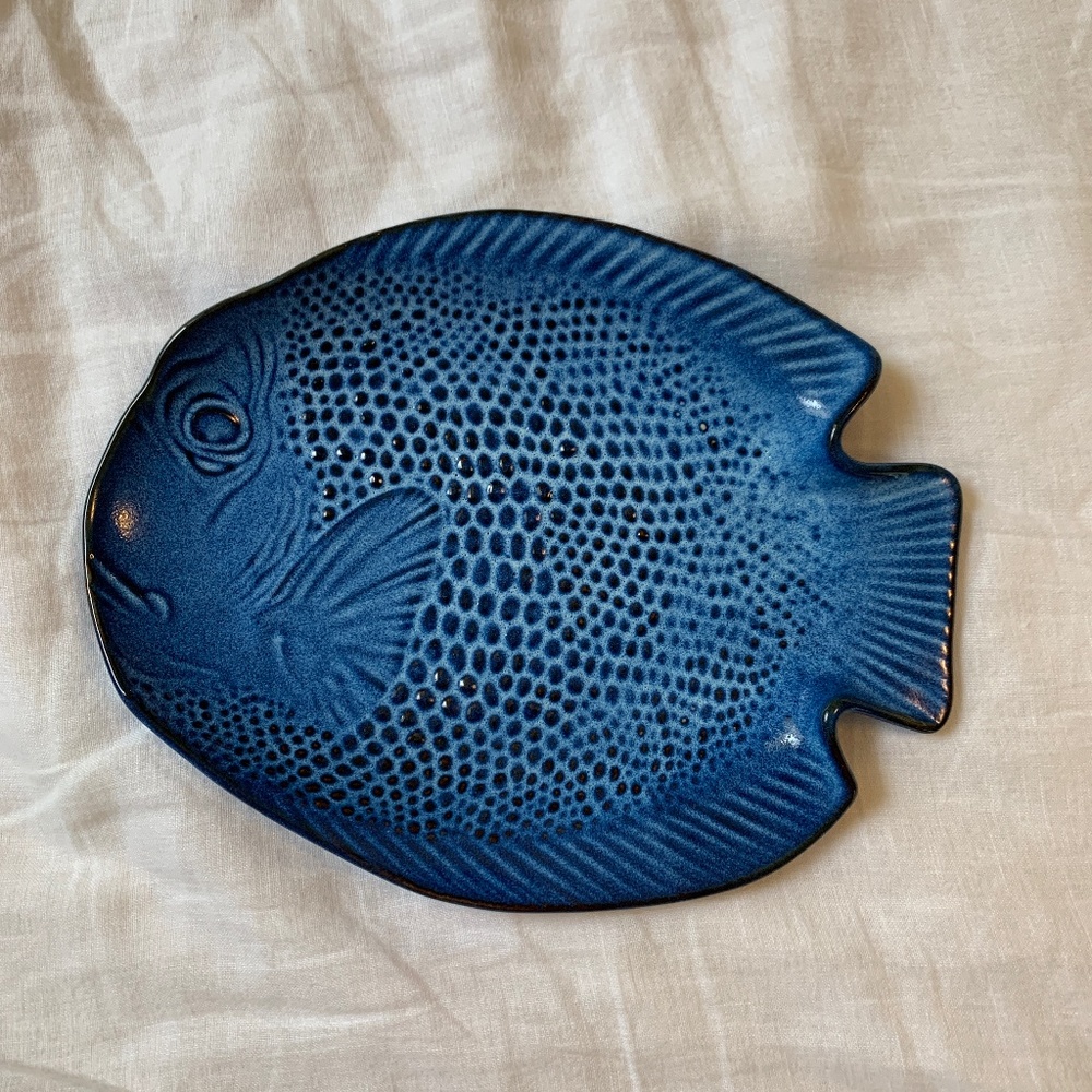 Fish catch all tray